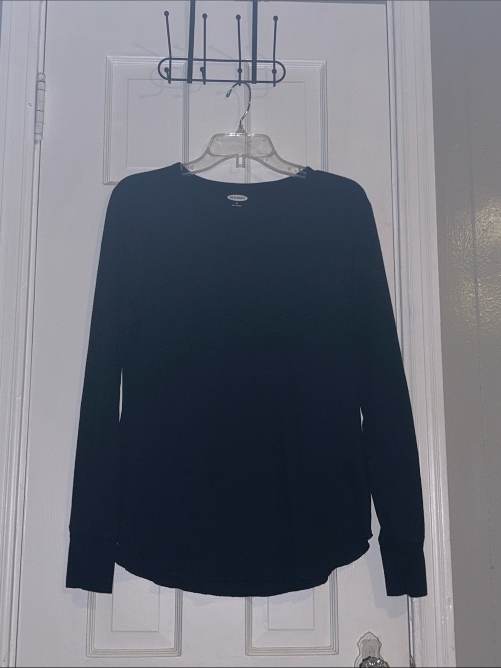 Old Navy Black Long-Sleeve Women's Tee